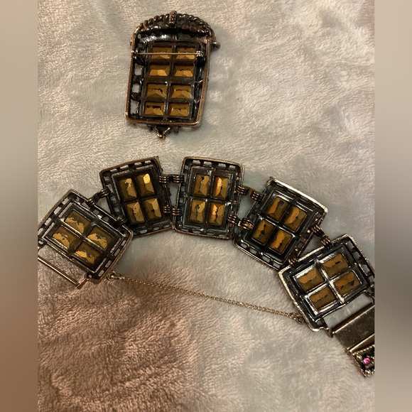 Elegant Black and Pink Brooch Set by Sarah Coventry - Picture 6 of 9